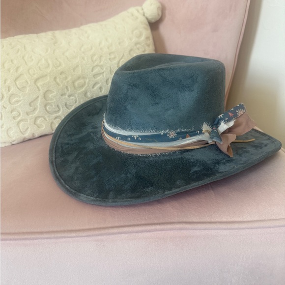 Elegant Blue Suede Women's Hat - Picture 3 of 6